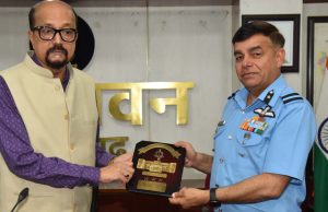 रायपुर: राज्यपाल रमेन डेका से रक्षा महाविद्यालय नई दिल्ली के अध्ययन दल ने की सौजन्य भेंट