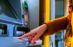 ATM Rule Change: 1 अप्रैल से ATM से पैसे निकालना होगा महंगा, बदल रहे हैं ये अहम नियम