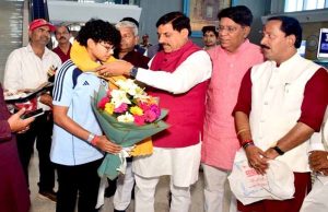 मुख्यमंत्री डॉ. यादव ने अनुष्का शर्मा को भारतीय महिला क्रिकेट टीम में चयन पर दी बधाई