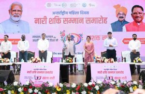 उप मुख्यमंत्री ने स्वच्छता, स्वावलंबन और सशक्तीकरण के लिए उत्कृष्ट कार्य करने वाली महिलाओं को किया सम्मानित