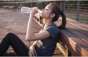 हीटवेव में सिर्फ पानी नहीं, ये 8 हाइड्रेशन गलतियां पड़ सकती हैं भारी