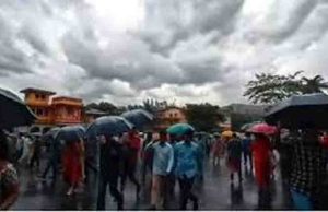 यूपी के 51 जिलों में बारिश और बिजली का अलर्ट, प्रयागराज समेत कई शहरों में आंधी की चेतावनी