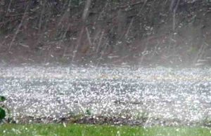 यूपी के 35 जिलों में बारिश और ओले की चेतावनी, 60 किमी की रफ्तार से चलेंगी हवाएं