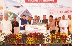 रायसेन में दिवसीय राष्ट्रीय उन्नत कृषि महोत्सव का आगाज, मंच पर एक साथ दिखे रक्षामंत्री, कृषि मंत्री और मुख्यमंत्री