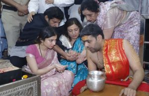 1700 करोड़ के पार ‘धुरंधर’, महाकाल के दर पहुंचे सारा-अर्जुन, टेका माथा