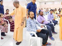 सीएम योगी का जनता दर्शन, फरियादियों की समस्याओं पर सख्त निर्देश