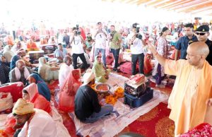 योगी सरकार की पहल से 187 जोड़ों का हुआ सामूहिक विवाह, ‘कन्या विवाह सहायता योजना’ से श्रमिक परिवारों को मिला संबल