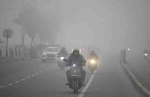 लखनऊ में धूल भरी हवाओं का असर, आंखों में जलन बढ़ी