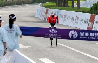 रोबोट ने तोड़ा इंसान का वर्ल्ड रिकॉर्ड, 21 KM की हाफ मैराथन 50 मिनट 26 सेकेंड में पूरी की