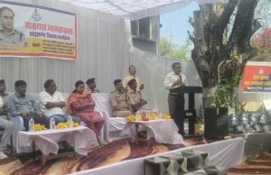 जागरूकता अभियान: एसपी ने वितरित किए हेलमेट, रैली को दिखाई हरी झंडी