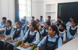 भोपाल में आज अधिकारी बने शिक्षक, 102 सरकारी स्कूलों में अफसरों ने ली क्लास, बच्चों से किया संवाद