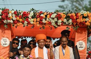मुख्यमंत्री योगी के रोड-शो के दौरान सड़कों पर गूंजा- ‘एक ही नारा-एक ही नाम, जय श्रीराम-जय श्रीराम’