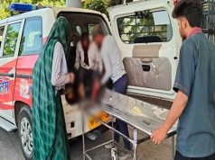 रतलाम के डायल-112 हीरोज सड़क दुर्घटना में घायल बुजुर्ग को अस्पताल में भर्ती कराया