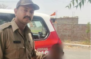उज्जैन के डायल-112 हीरोज घर की राह भटके मानसिक रूप से अस्वस्थ बालक को सुरक्षित संरक्षण में लेकर थाने पहुँचाया