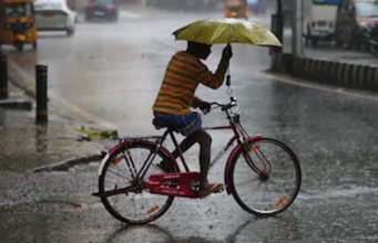 भीषण गर्मी के बीच राहत की खबर, जल्द दस्तक देगा मॉनसून; कई राज्यों में बारिश के आसार