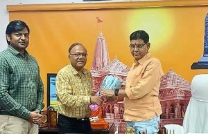 उच्च शिक्षा मंत्री से मिले कुलपति प्रो. दयाल, विश्वविद्यालय के गुणात्मक विकास और समस्याओं पर हुई चर्चा