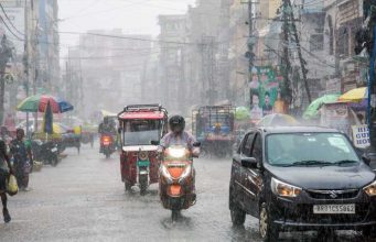 22 राज्यों में बारिश का अलर्ट, उत्तराखंड में भीषण आंधी-तूफान की चेतावनी; जानें आज का मौसम