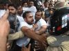 लखनऊ में वकीलों पर लाठीचार्ज, अवैध चैंबर हटाने के दौरान मचा हंगामा