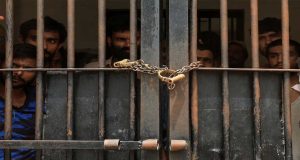 UAE ने रातों-रात पाकिस्तानियों को निकाला, ना कारण बताया ना मोहलत दी
