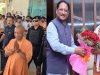 बस्तर पहुंचे CM योगी, मुख्यमंत्री साय ने किया गर्मजोशी से स्वागत