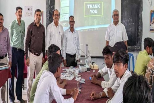 तकनीक की नई उड़ान: उन्मुखीकरण कार्यक्रम में विद्यार्थी सीख रहे AI, रोबोटिक्स और ड्रोन