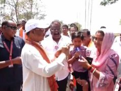 CM साय का स्नेहिल अंदाज: नन्हीं मानविका को गोद में उठाकर पहनाया चश्मा, बढ़ाया हौसला
