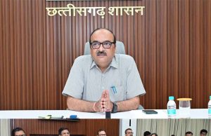 अबूझमाड़ में महुआ प्रसंस्करण के लिए बनेगा जनजातीय सहकारी मॉडल, संग्राहकों को हो रहा है सीधा ऑनलाइन भुगतान