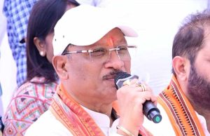 सरगुजा जिले के ग्राम सिलमा में अचानक उतरा मुख्यमंत्री साय का हेलीकॉप्टर