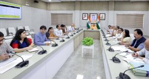हर जनपद में हो निवेश, जनपदों की पर कैपिटा इनकम बढ़ाने पर भी ध्यान केंद्रित करें- मुख्यमंत्री