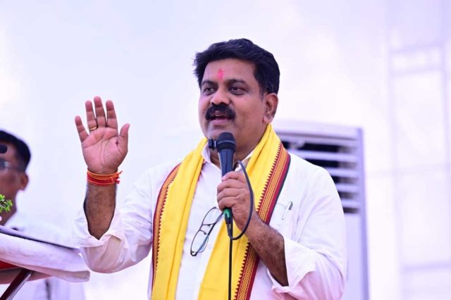 sHARMA_01.jpg