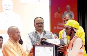 हर श्रमिक परिवार को मिलेगी स्वास्थ्य सुरक्षा: सीएम योगी