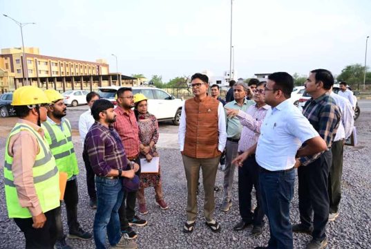 वित्त मंत्री ओपी चौधरी ने नवा रायपुर में विकास कार्यों का किया निरीक्षण